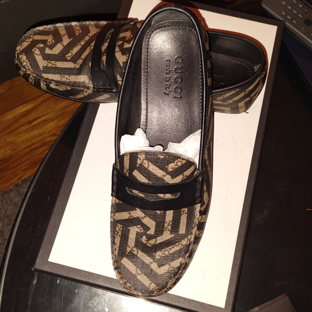 Gucci Drivers, Leather, Brown, SIZE 8.